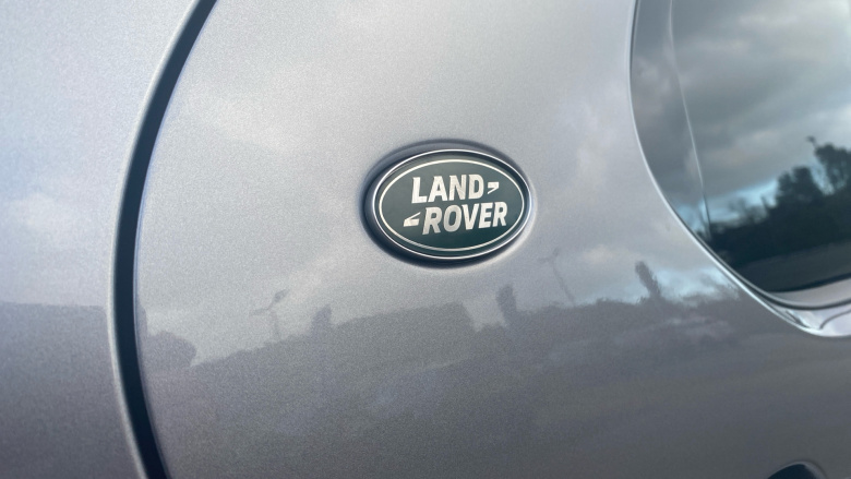 Land Rover Discovery 3.0 D300 Dynamic SE 5dr Auto Diesel Station Wagon